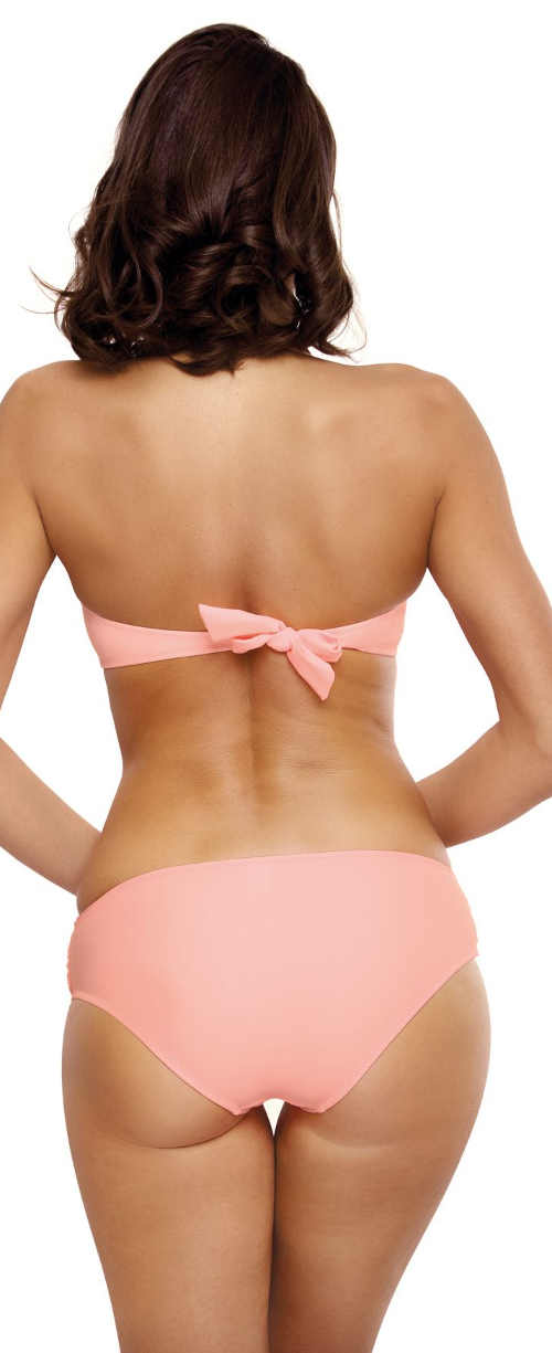 Rózsaszín női bikini pántokkal a nyak mögött
